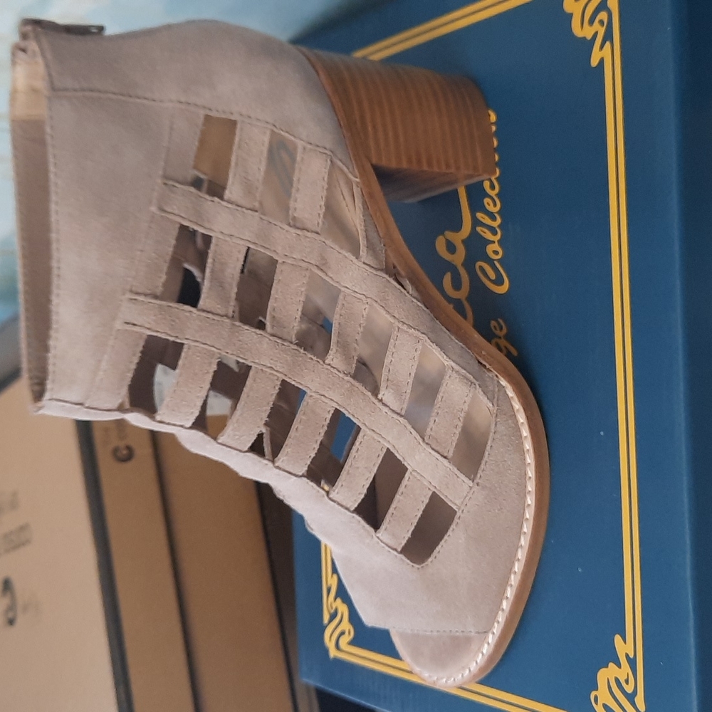 Sbicca brand genuine suede sandals new in box with dustbags!😍